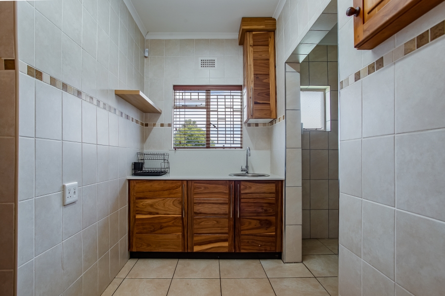 5 Bedroom Property for Sale in Uitsig Western Cape